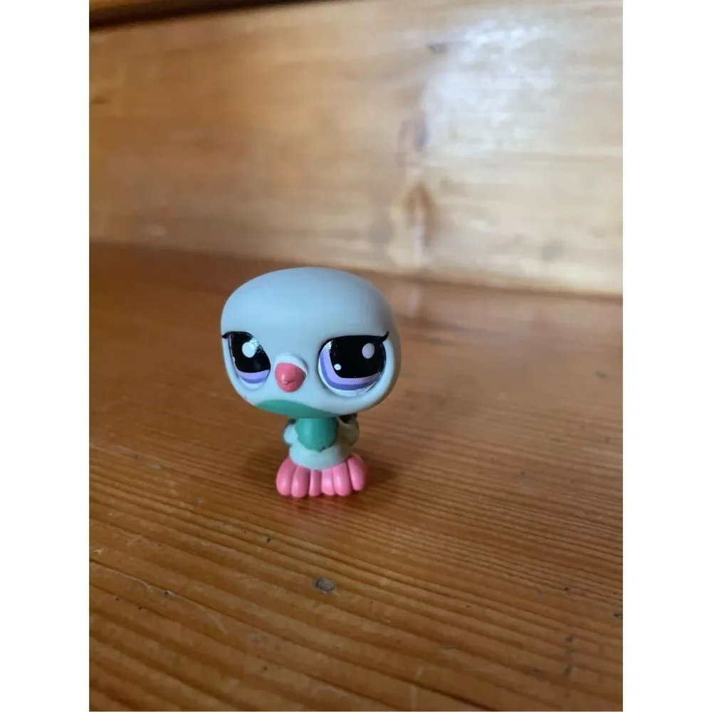 Hasbro Littlest Pet Shop (LPS) Pigeon, #1113 from the 